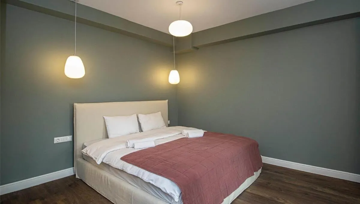 Chic Abanotubani Apt - Prime Location - By Wehost Tbilisi Georgia