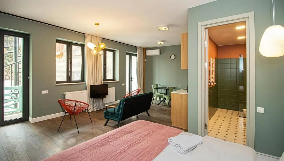 Chic Abanotubani Apt - Prime Location - By Wehost Tbilisi