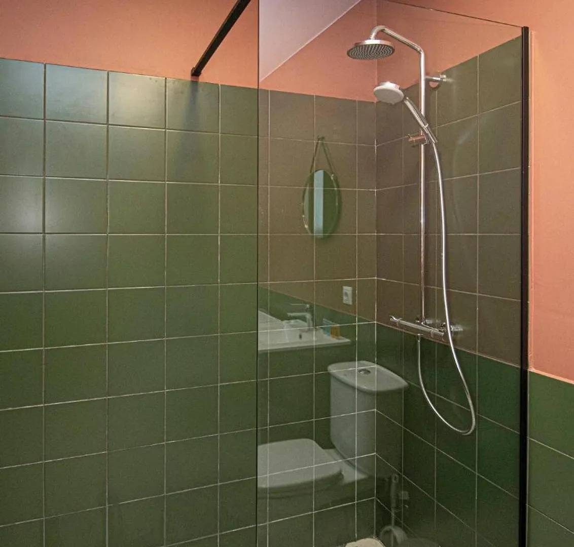 Chic Abanotubani Apt - Prime Location - By Wehost Tbilisi Georgia