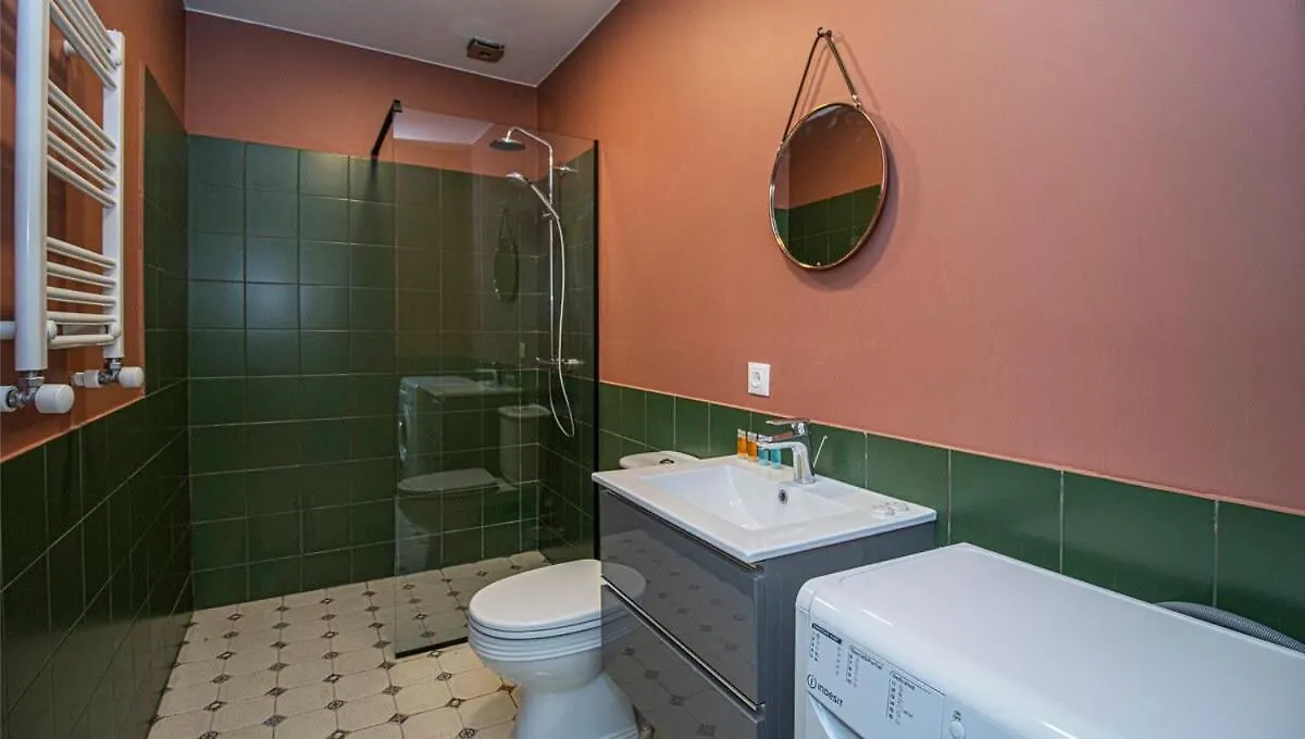 Chic Abanotubani Apt - Prime Location - By Wehost Tbilisi Apartment